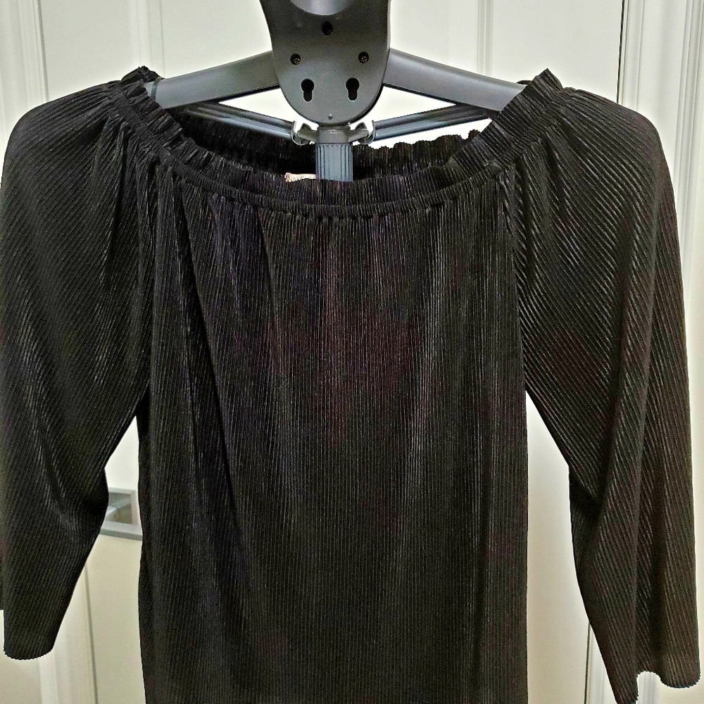 NWOT Off the shoulder black ribbed top